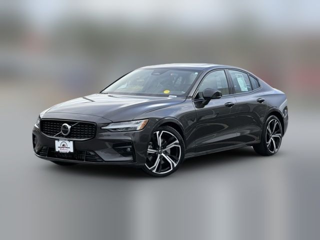 2024 Volvo S60 Plus Dark Theme