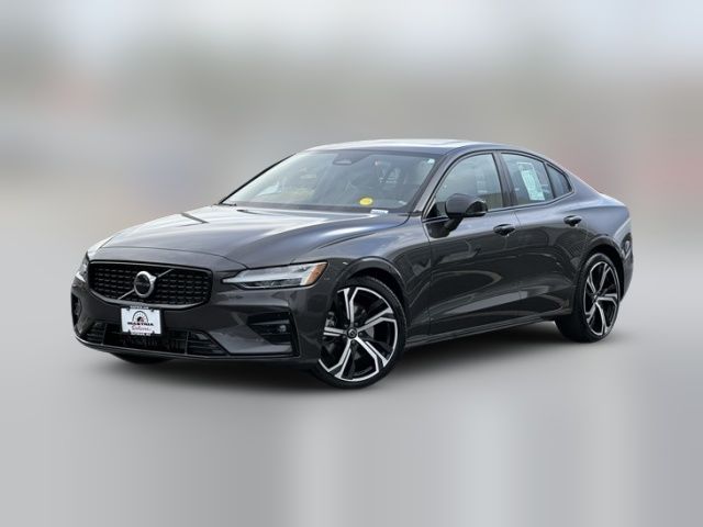 2024 Volvo S60 Plus Dark Theme