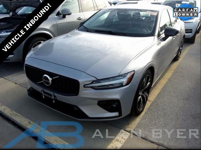 2024 Volvo S60 Plus Dark Theme