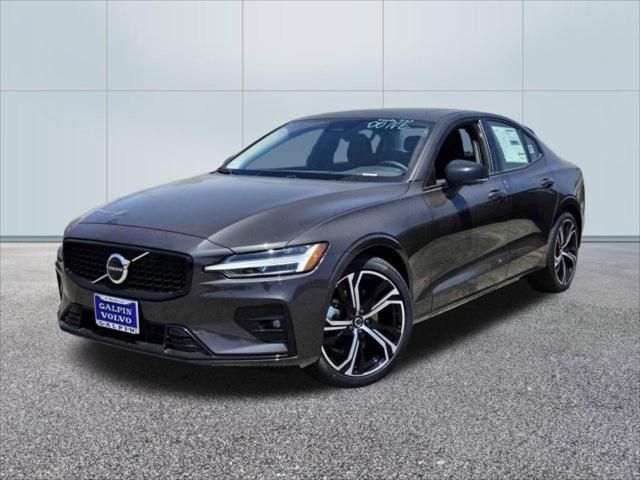 2024 Volvo S60 Plus Dark Theme