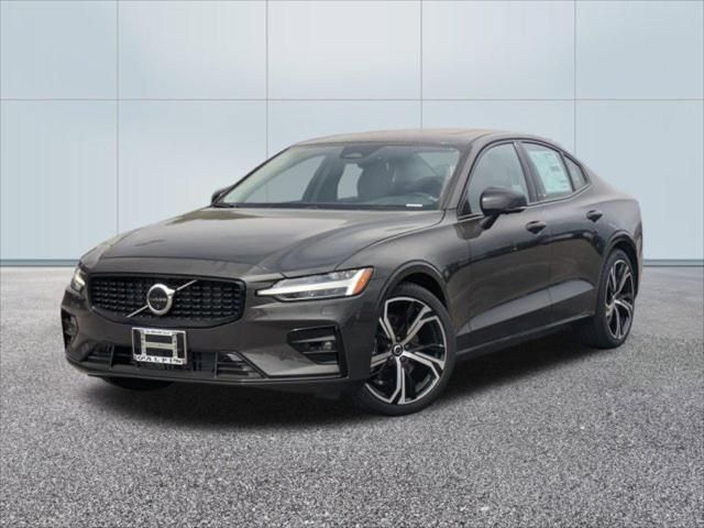 2024 Volvo S60 Plus Dark Theme