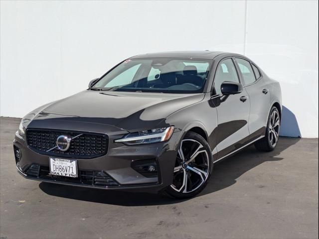 2024 Volvo S60 Plus Dark Theme