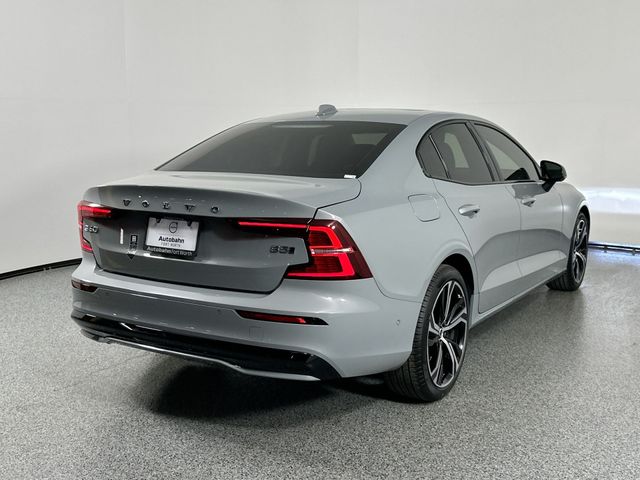 2024 Volvo S60 Plus Dark Theme