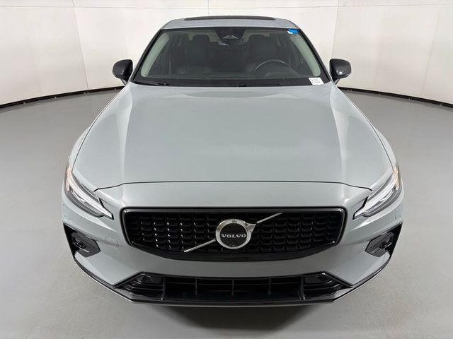 2024 Volvo S60 Plus Dark Theme