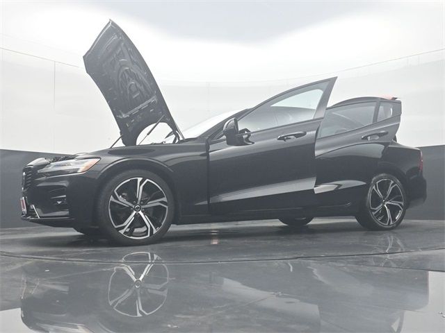 2024 Volvo S60 Plus Dark Theme