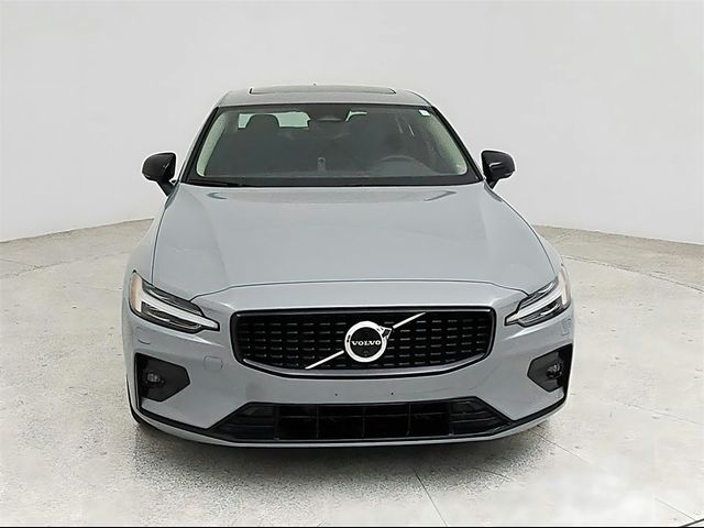 2024 Volvo S60 Plus Dark Theme