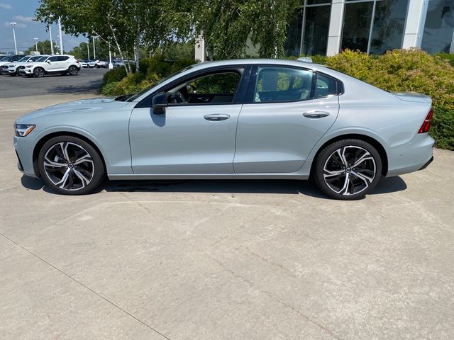 2024 Volvo S60 Plus Dark Theme