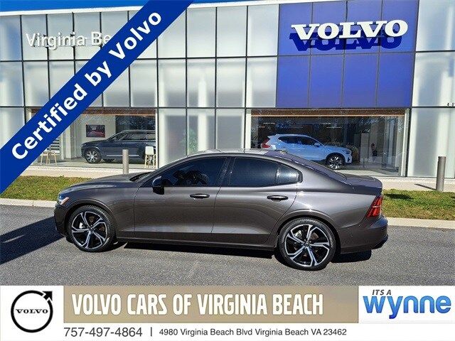 2024 Volvo S60 Plus Dark Theme