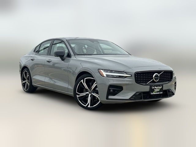 2024 Volvo S60 Plus Dark Theme