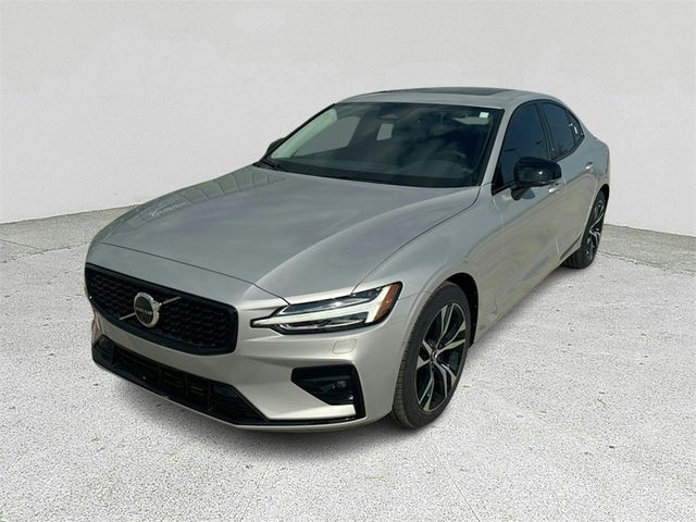 2024 Volvo S60 Plus Dark Theme