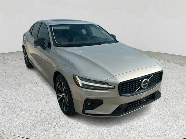 2024 Volvo S60 Plus Dark Theme