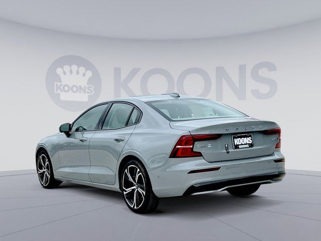 2024 Volvo S60 Plus Dark Theme