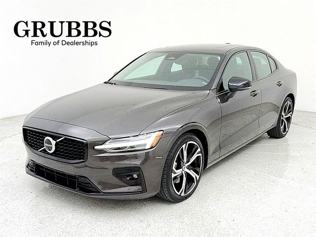 2024 Volvo S60 Plus Dark Theme