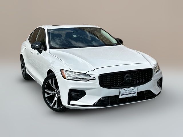 2024 Volvo S60 Plus Dark Theme