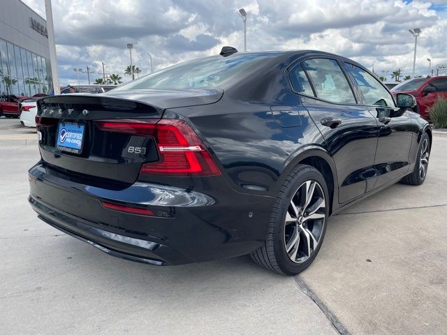 2024 Volvo S60 Plus Dark Theme