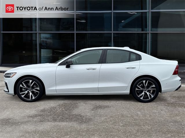 2024 Volvo S60 Plus Dark Theme