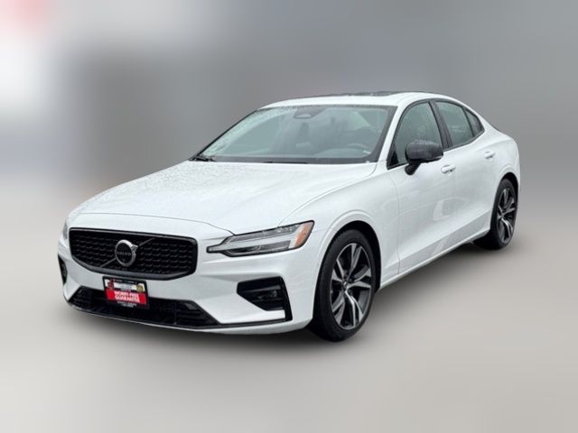 2024 Volvo S60 Plus Dark Theme