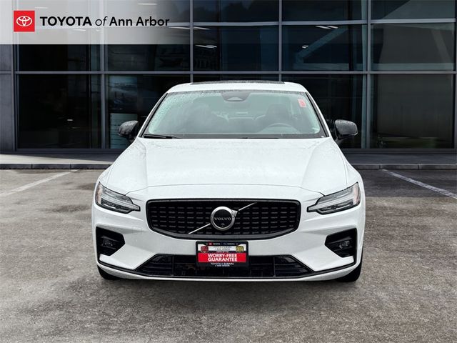 2024 Volvo S60 Plus Dark Theme