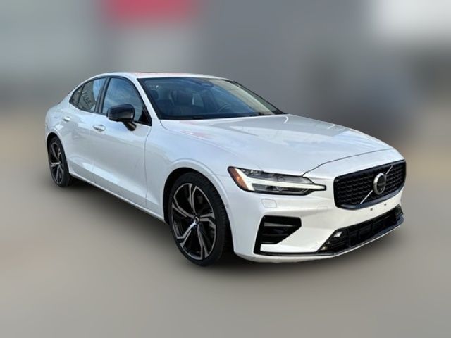 2024 Volvo S60 Plus Dark Theme