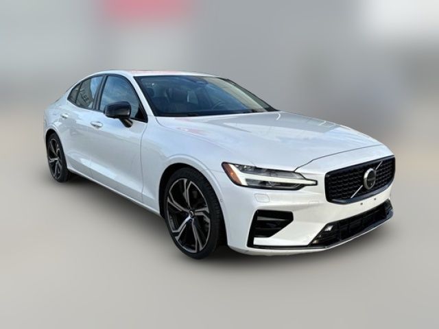 2024 Volvo S60 Plus Dark Theme