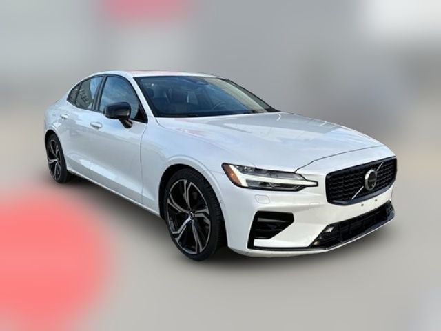 2024 Volvo S60 Plus Dark Theme