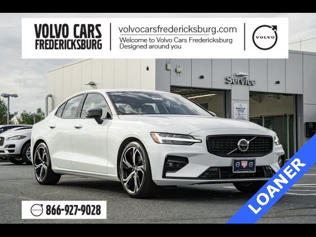 2024 Volvo S60 Plus Dark Theme