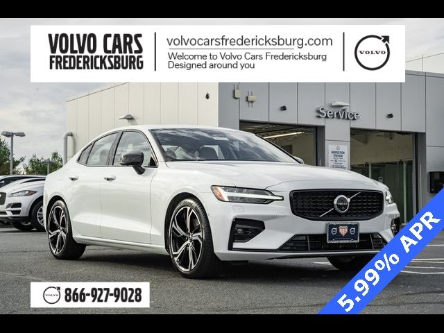 2024 Volvo S60 Plus Dark Theme