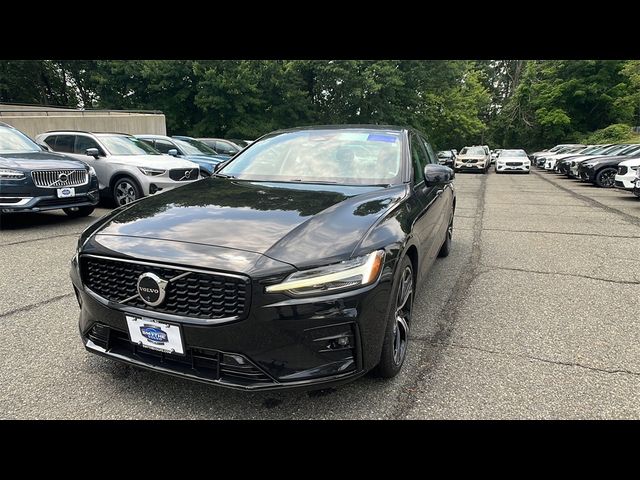 2024 Volvo S60 Plus Dark Theme