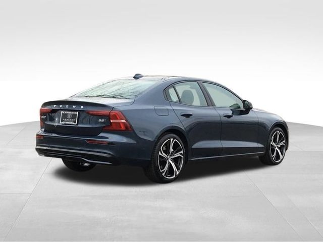 2024 Volvo S60 Plus Dark Theme