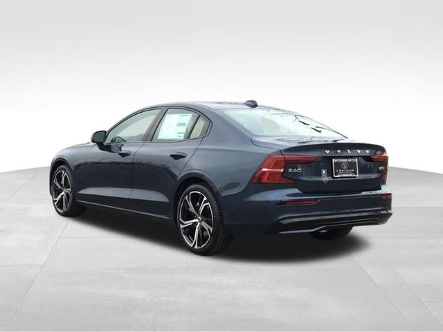 2024 Volvo S60 Plus Dark Theme