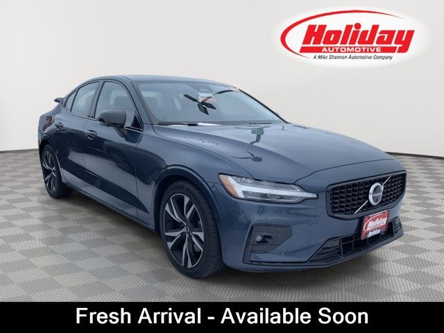 2024 Volvo S60 Plus Dark Theme