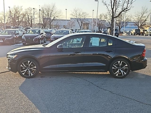 2024 Volvo S60 Plus Dark Theme