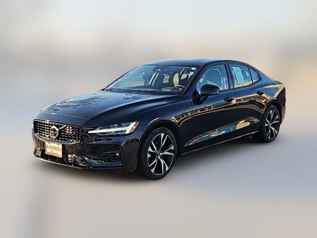 2024 Volvo S60 Plus Dark Theme