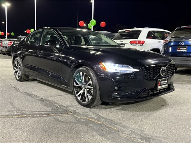 2024 Volvo S60 Plus Dark Theme