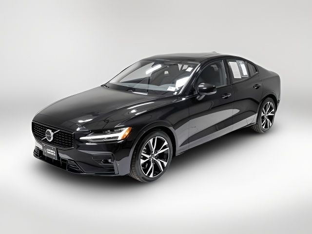 2024 Volvo S60 Plus Dark Theme