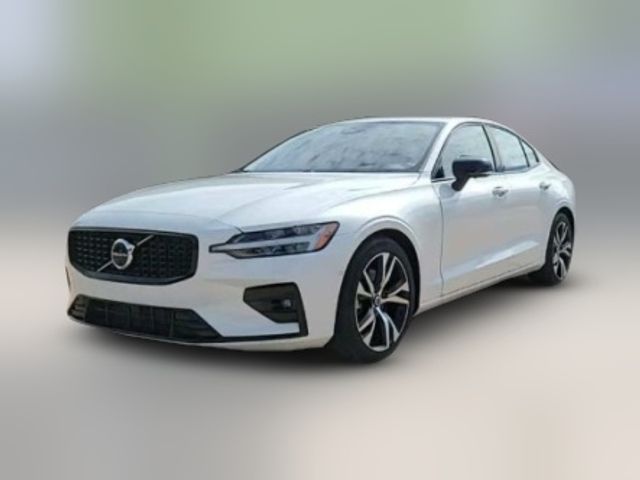 2024 Volvo S60 Plus Dark Theme