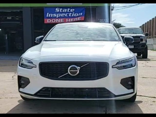2024 Volvo S60 Plus Dark Theme