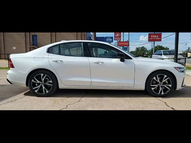 2024 Volvo S60 Plus Dark Theme