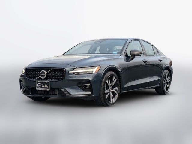 2024 Volvo S60 Plus Dark Theme