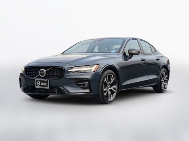 2024 Volvo S60 Plus Dark Theme