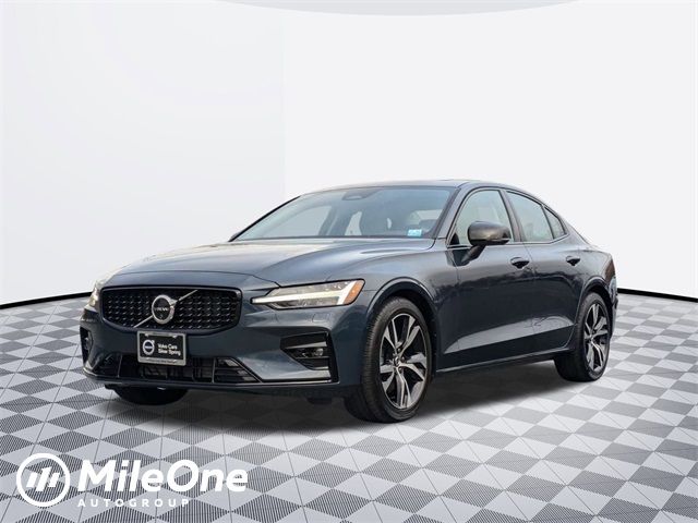 2024 Volvo S60 Plus Dark Theme