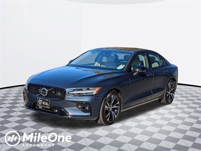 2024 Volvo S60 Plus Dark Theme