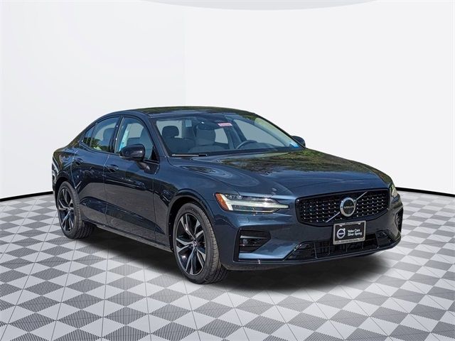 2024 Volvo S60 Plus Dark Theme