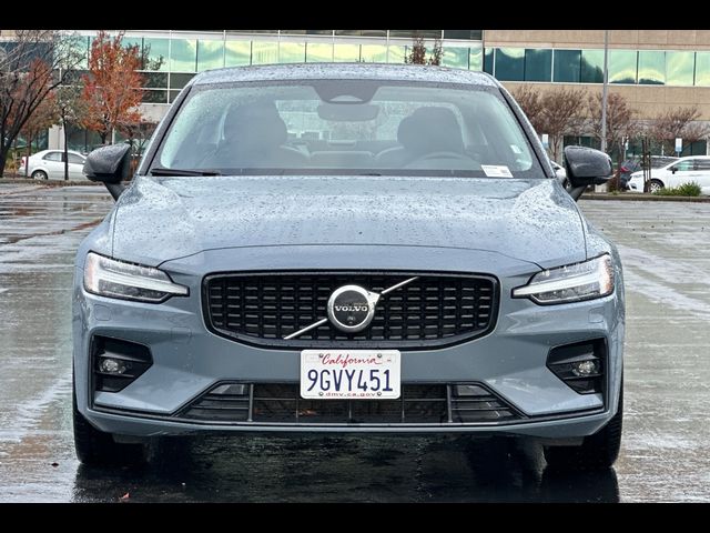 2024 Volvo S60 Plus Dark Theme