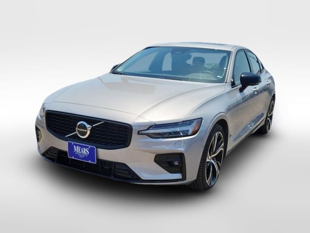 2024 Volvo S60 Plus Dark Theme