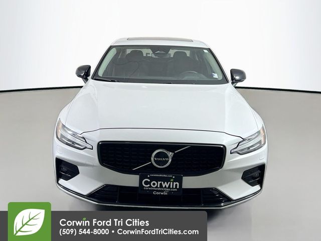 2024 Volvo S60 Plus Dark Theme