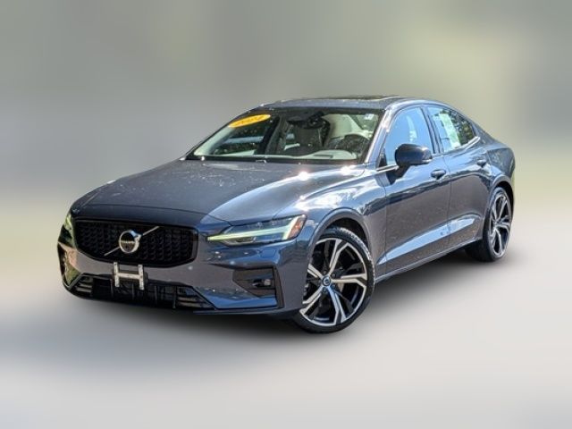 2024 Volvo S60 Plus Dark Theme
