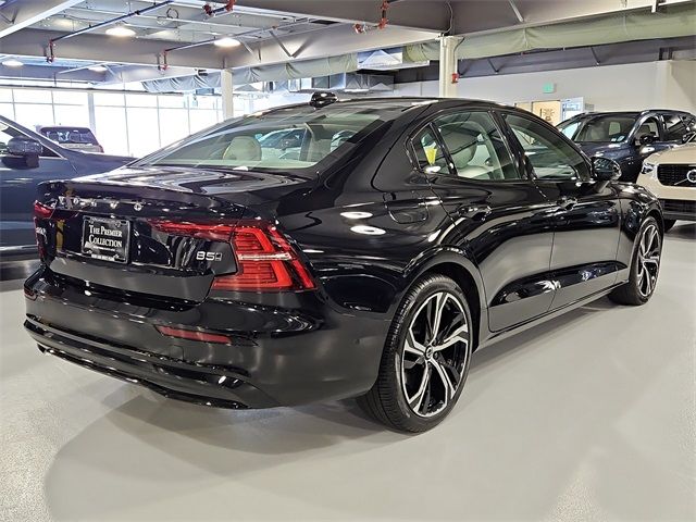 2024 Volvo S60 Plus Dark Theme