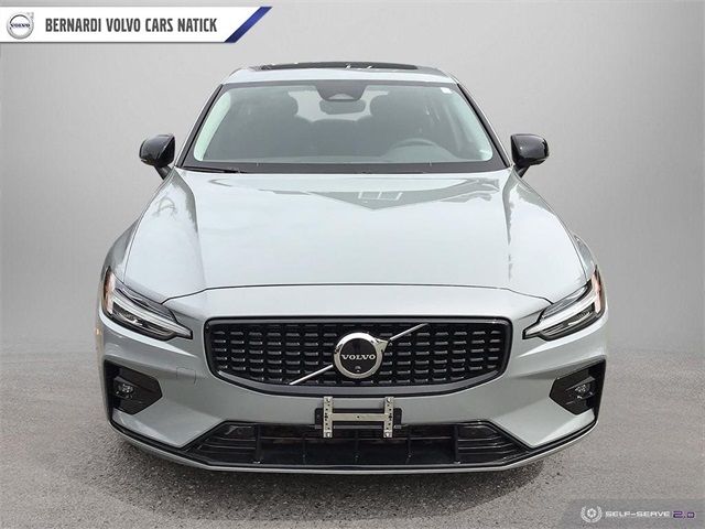 2024 Volvo S60 Plus Dark Theme