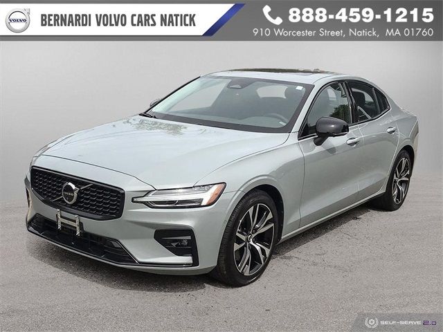 2024 Volvo S60 Plus Dark Theme